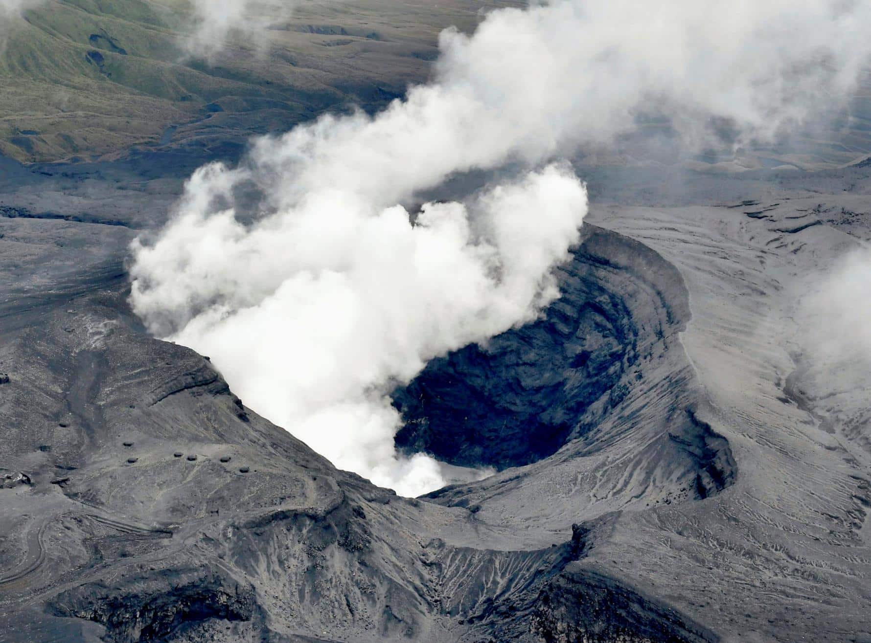 Japans Mount Aso Volcano Erupts No Injuries Reported Reaching Japan